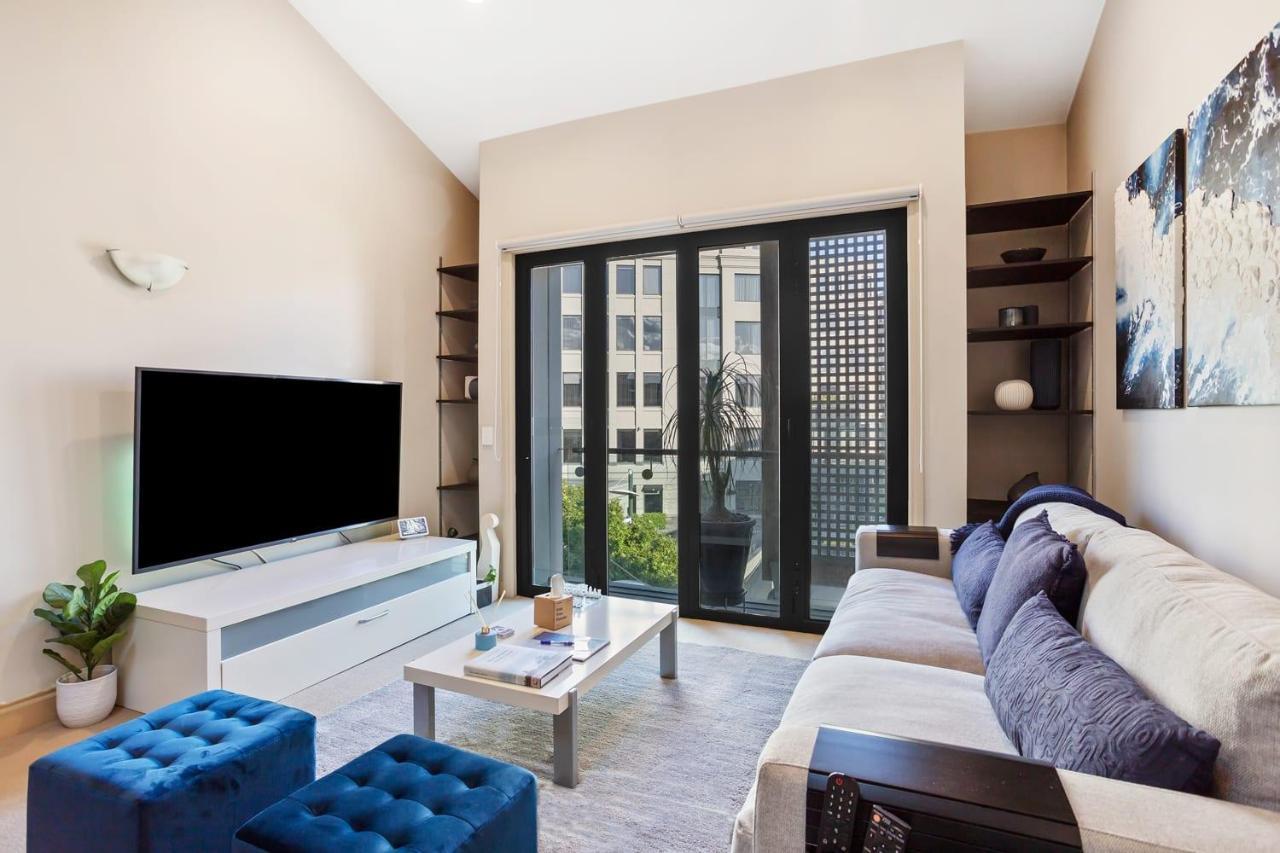 Viaduct Duplex - Free Parking Location Apartment *